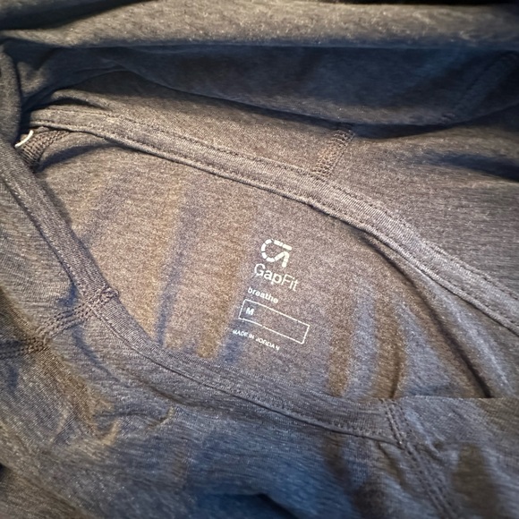 Gap Fit Lightweight Hoodie with Pockets and Thumb Hole Sleeves Size Med / Large - Picture 5 of 8